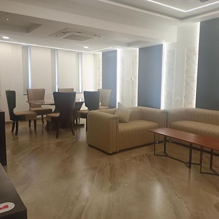Hotel Kadamb Tree จาบัลปูร์ ภายนอก รูปภาพ