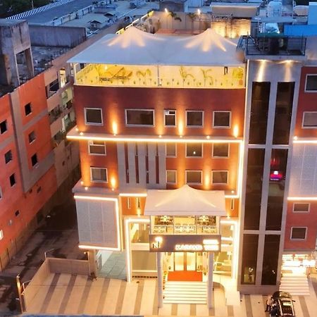 Hotel Kadamb Tree จาบัลปูร์ ภายนอก รูปภาพ