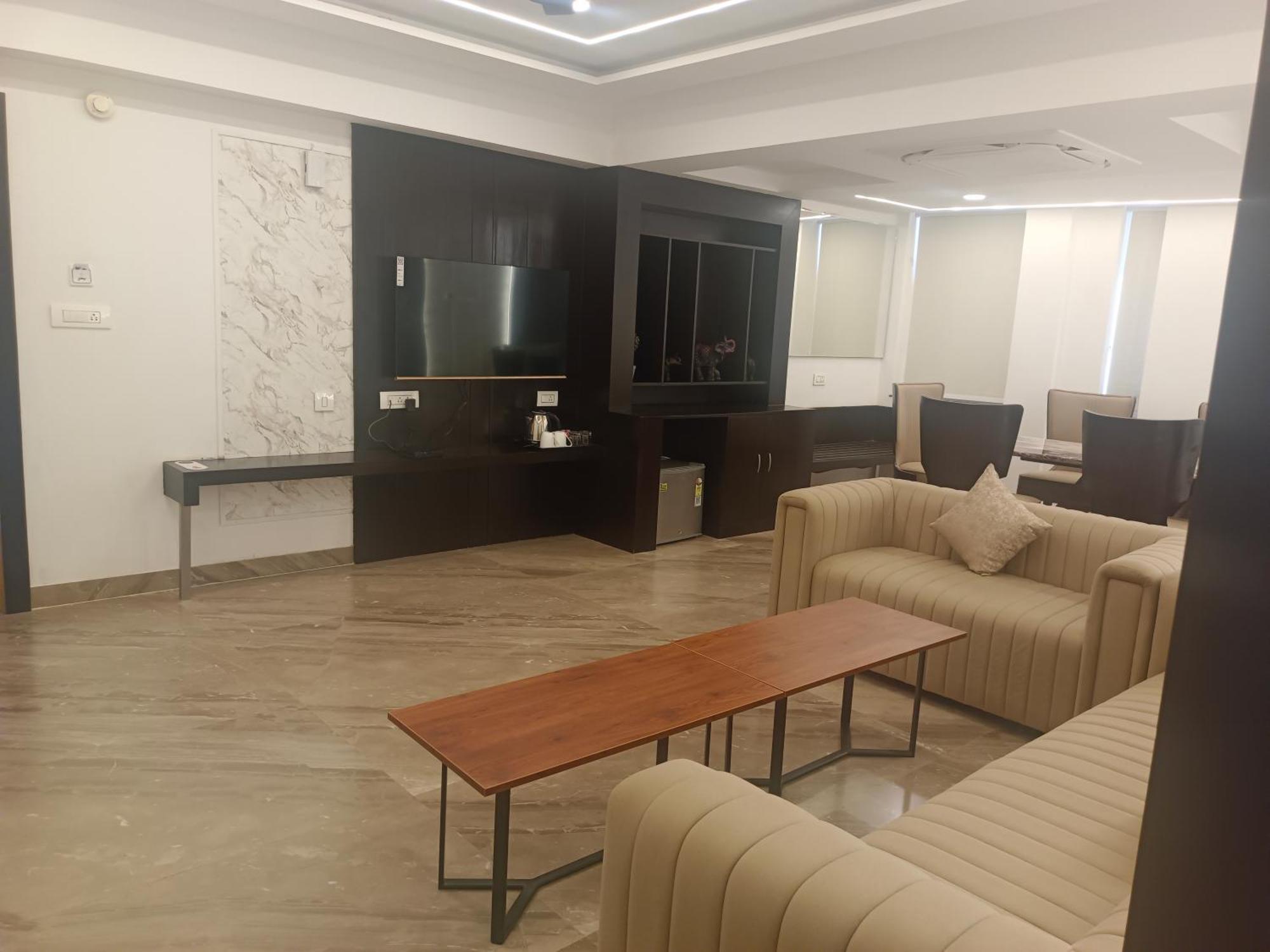 Hotel Kadamb Tree จาบัลปูร์ ภายนอก รูปภาพ
