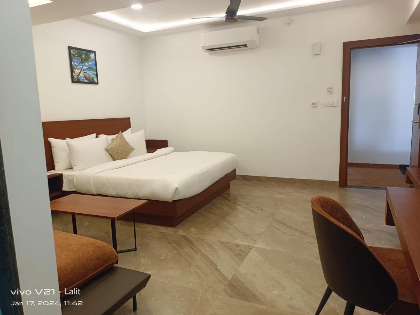 Hotel Kadamb Tree จาบัลปูร์ ภายนอก รูปภาพ