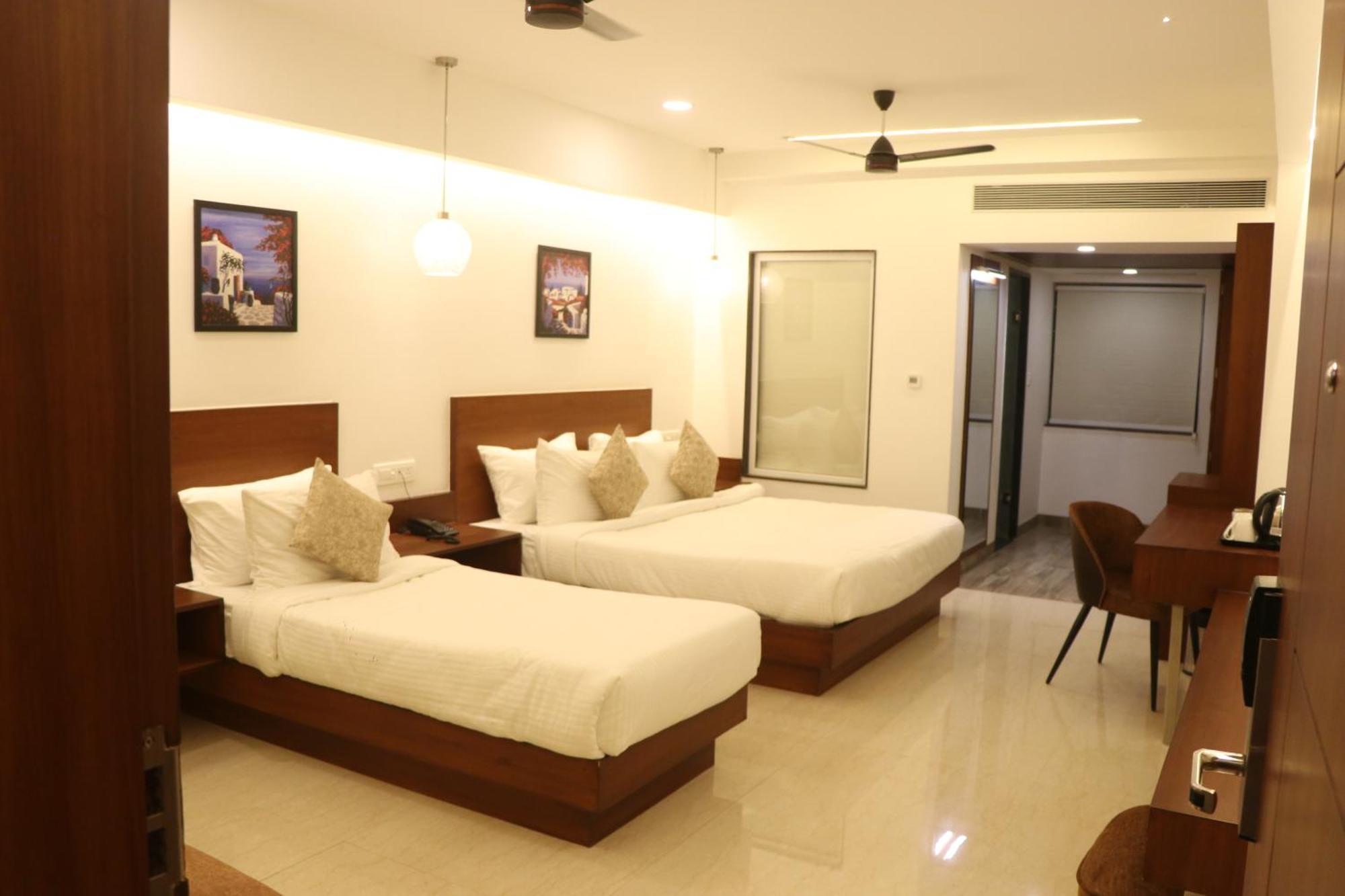 Hotel Kadamb Tree จาบัลปูร์ ภายนอก รูปภาพ