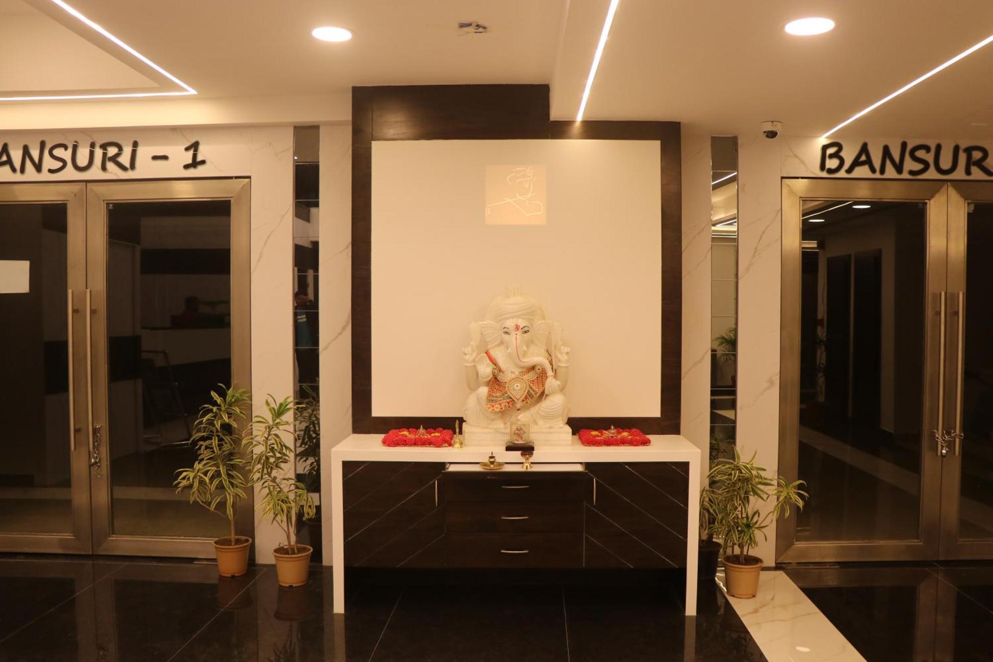 Hotel Kadamb Tree จาบัลปูร์ ภายนอก รูปภาพ